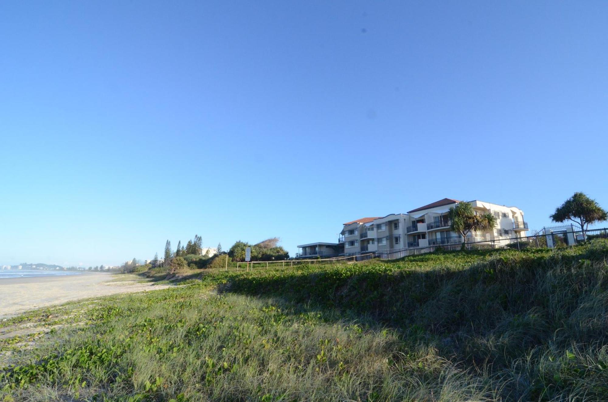 Golden Riviera Absolute Beachfront Resort Guldkusten Exteriör bild