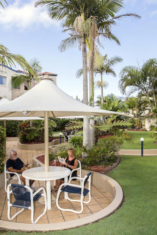 Golden Riviera Absolute Beachfront Resort Guldkusten Exteriör bild